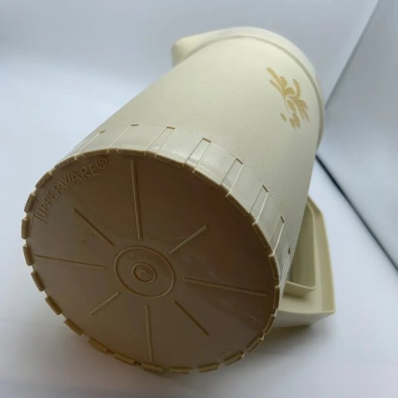 Vintage 1970s Tupperware Almond Harvest 1 Quart Retro Beverage Pitcher - Picture 16 of 16